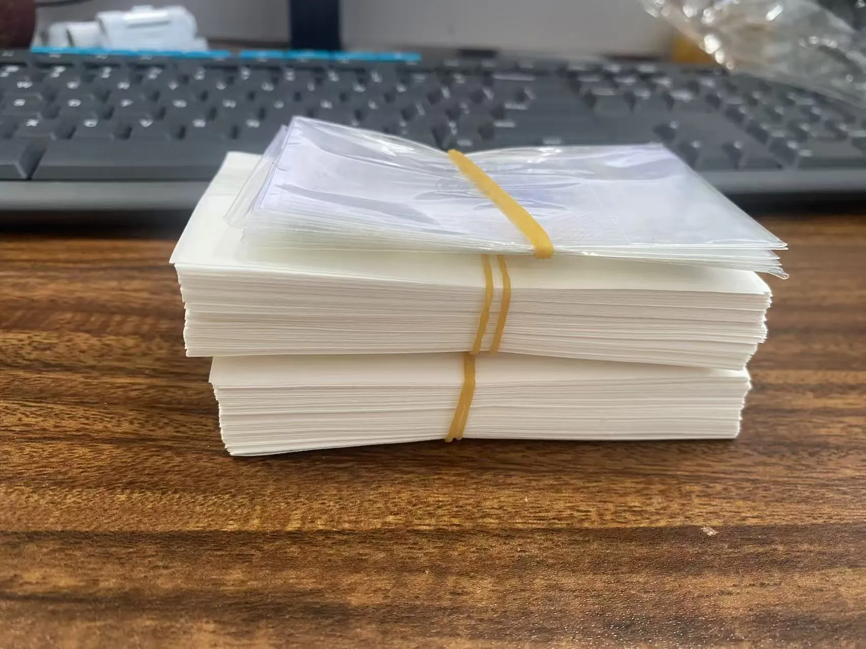 Наклейку с голограммой кредитной карты JOJO Pac отправили в Пакистан