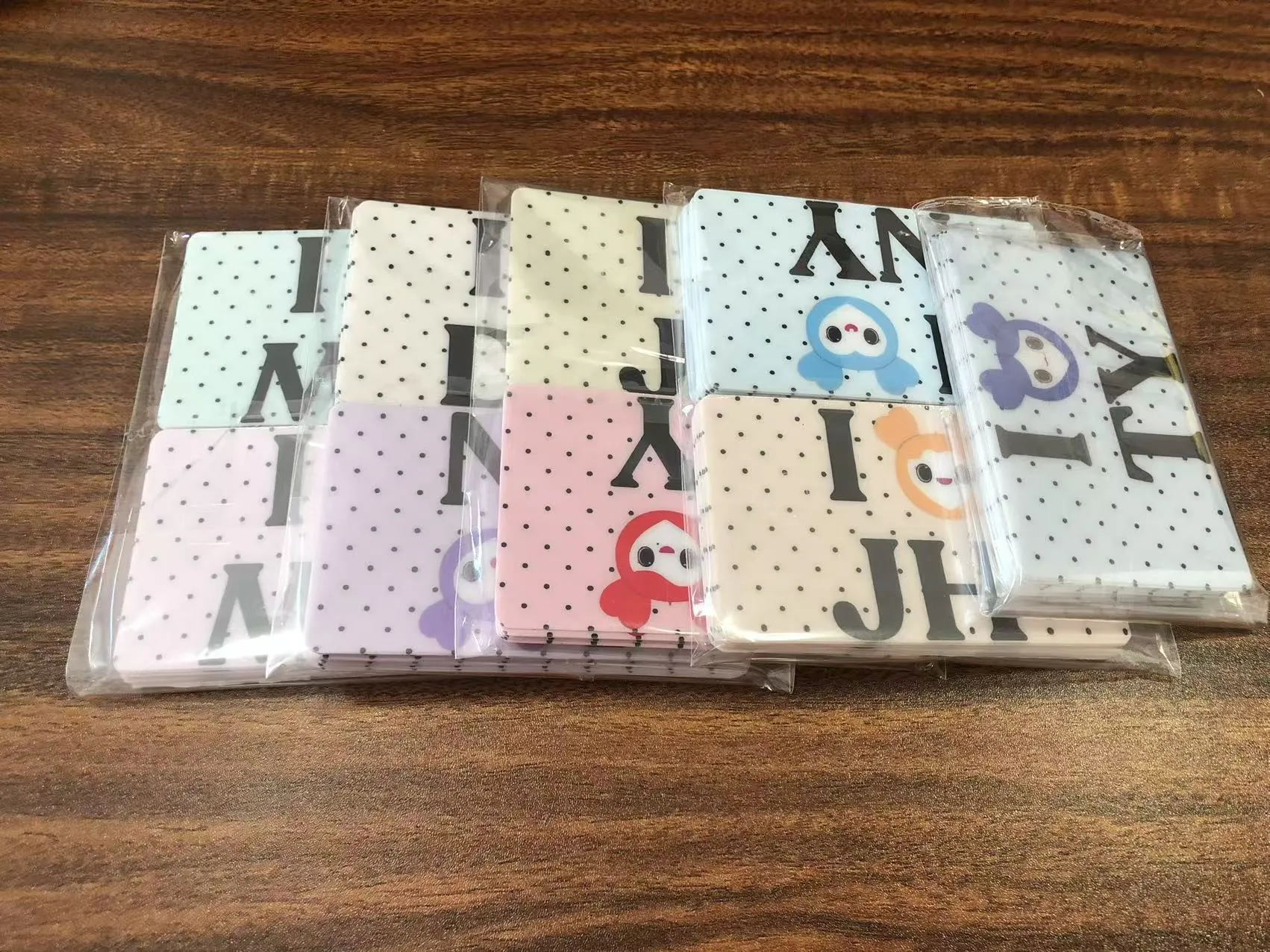 JOJO Pack отправляет наклейки на обложки для кредитных карт клиентам из США