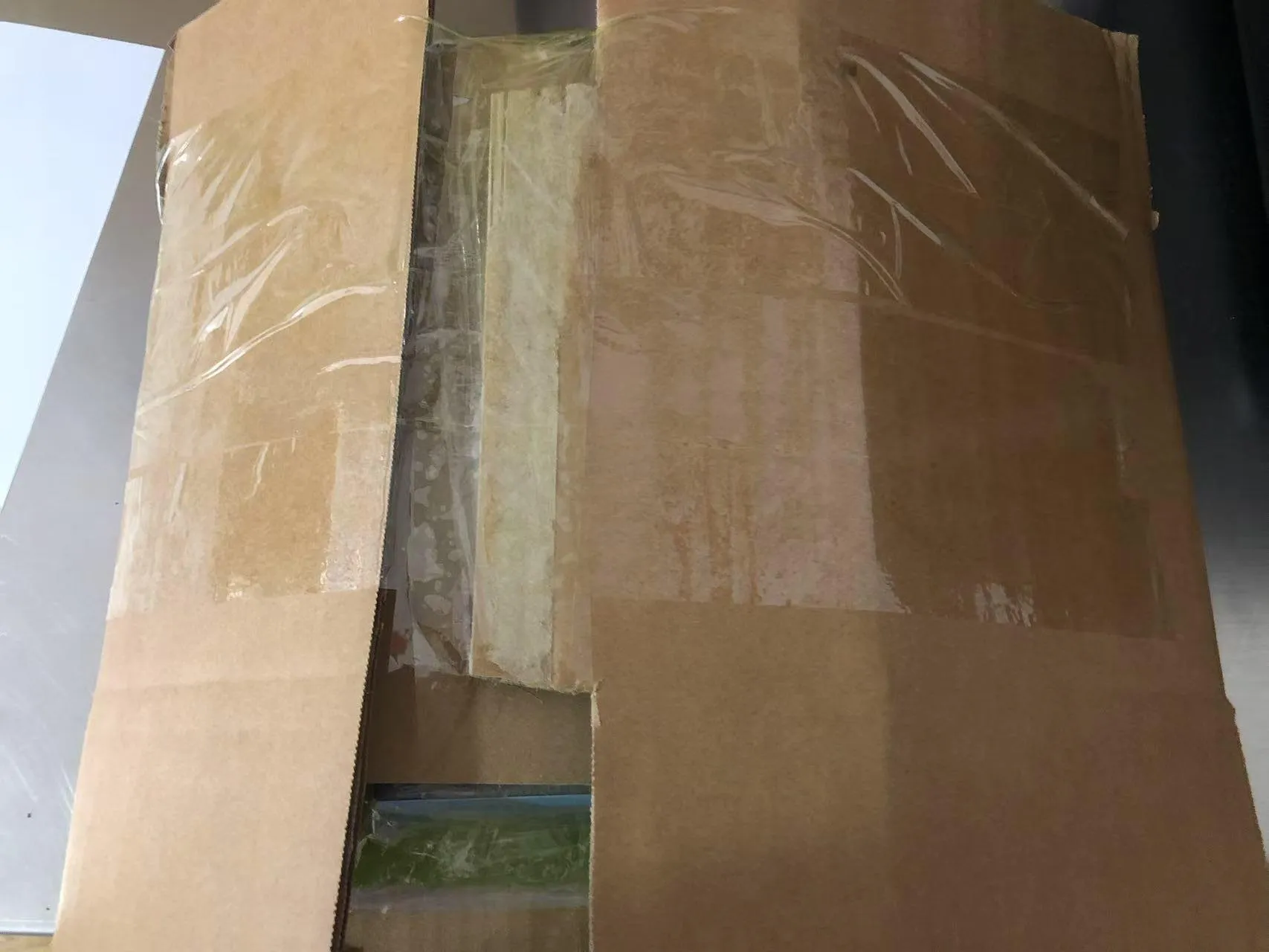 Ход отправки портативных детских книжек с наклейками в Уганду