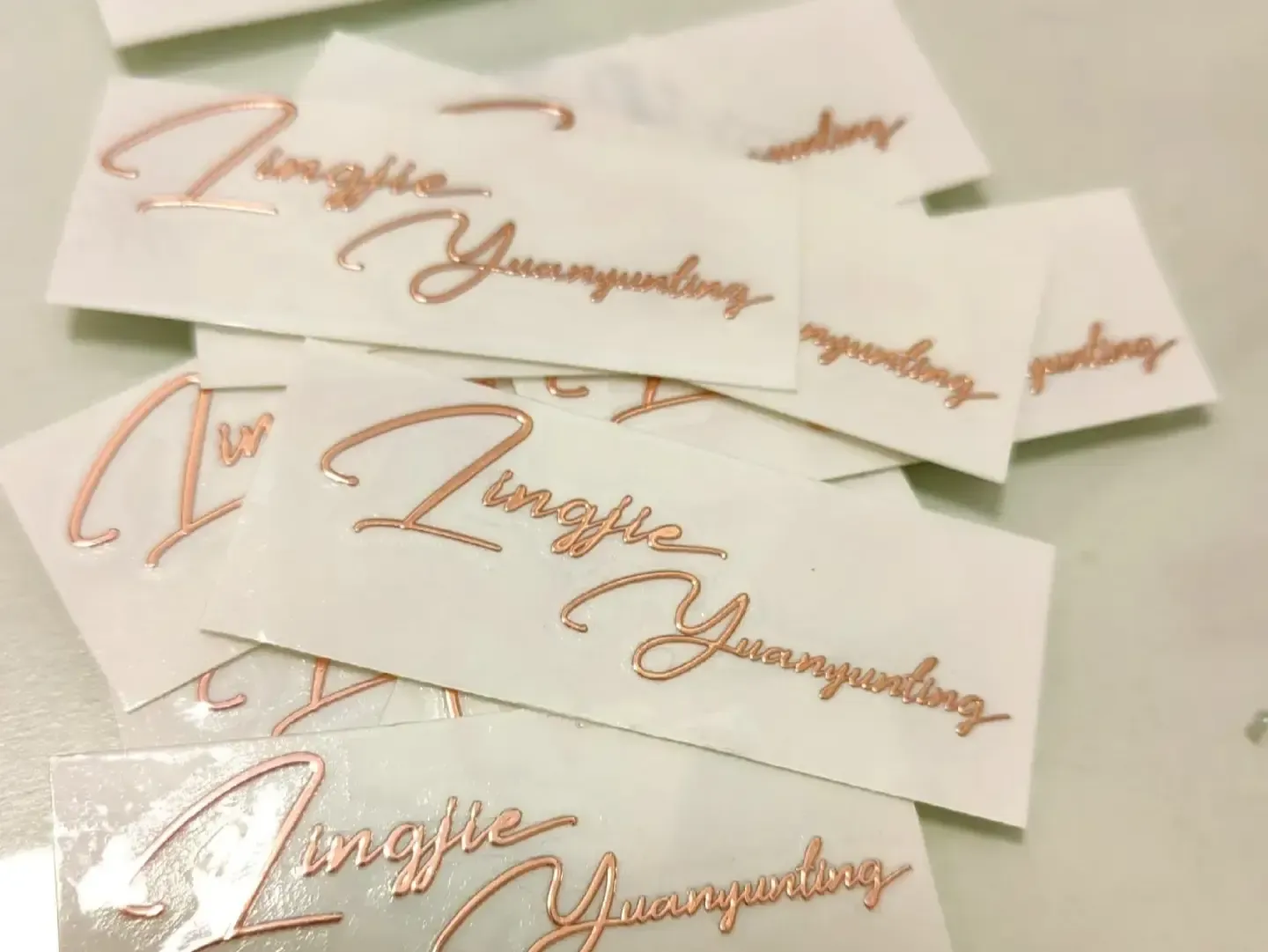 Снимаются ли трансферные наклейки?