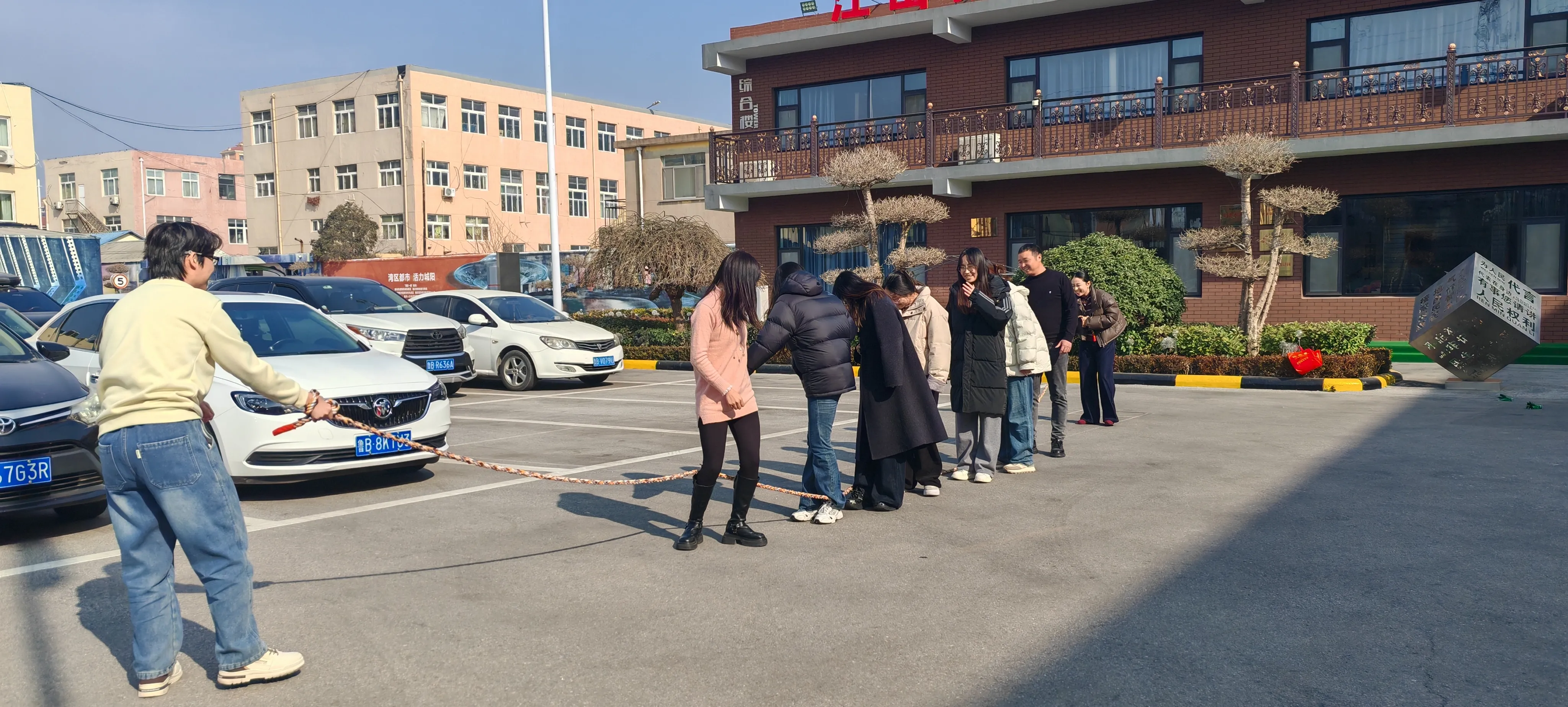 Командный дух взлетает в JOJO Pack