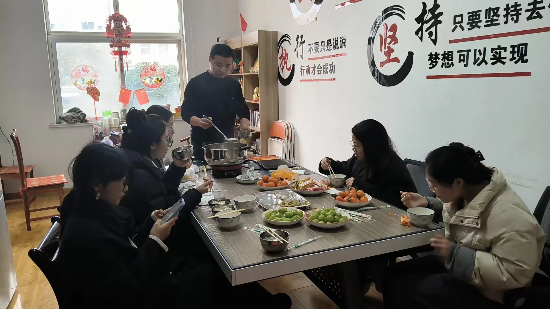 JOJO Pack празднует Фестиваль фонарей вместе с Танюанем