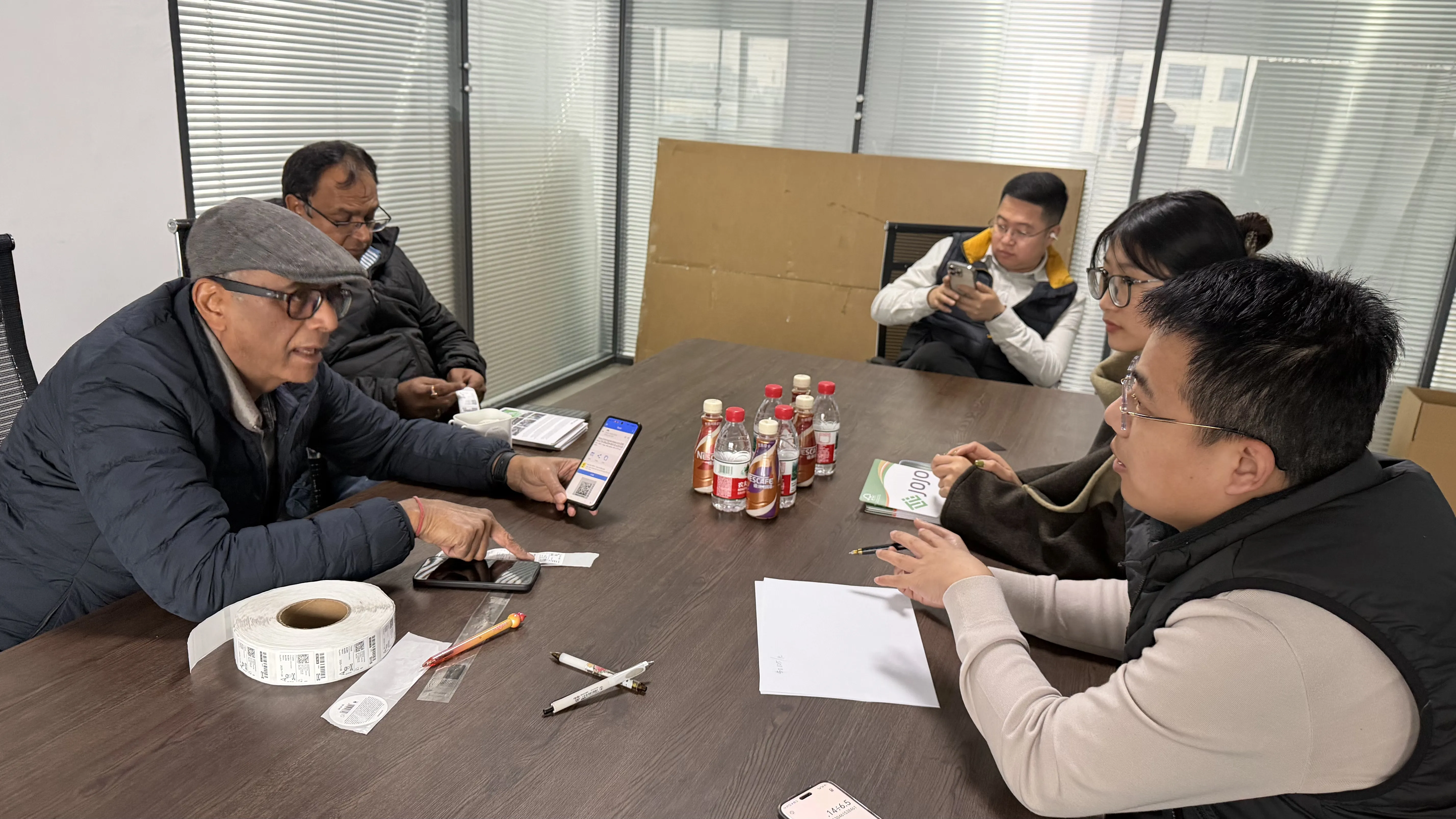 Тепло приветствуем клиентов посетить нашу фабрику