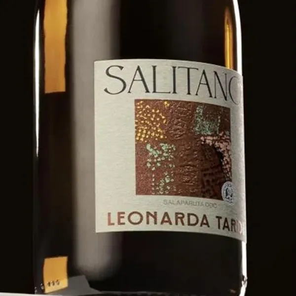 Красная винная этикетка